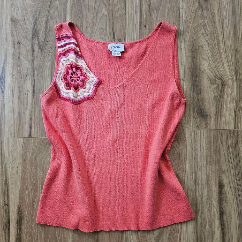 Vintage 90's Ann Taylor Loft coral V-neck 100% cotton tank top w/ crochet flower